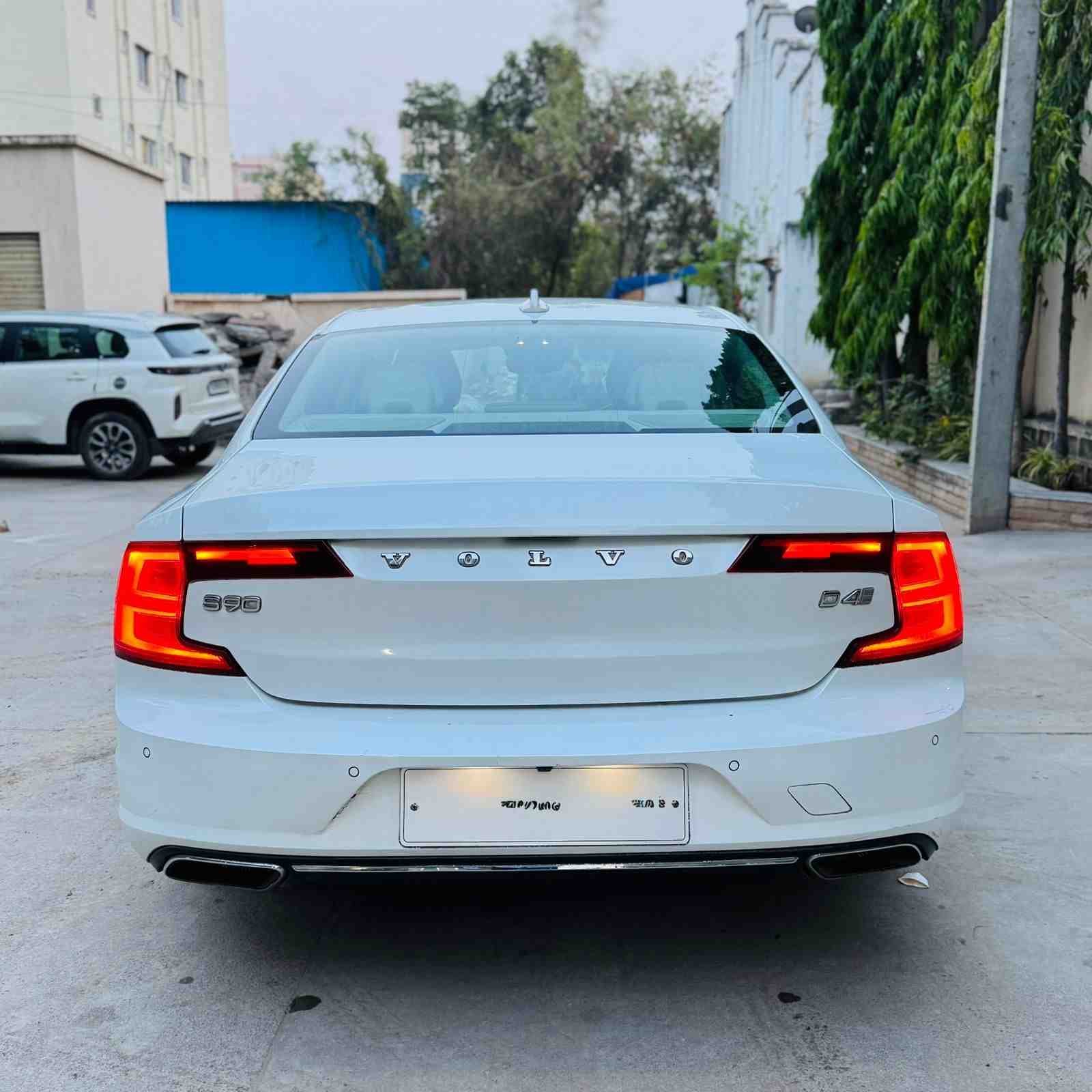 Volvo S90 Diesel Automatic 2017 - Image 3